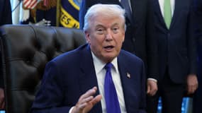 Le président américain Donald Trump s'exprime lors de l'annonce de la création de la réserve stratégique américaine de minéraux critiques, lors d'un événement organisé dans le bureau ovale de la Maison Blanche, le 2 février 2026, à Washington, DC (États-Unis).