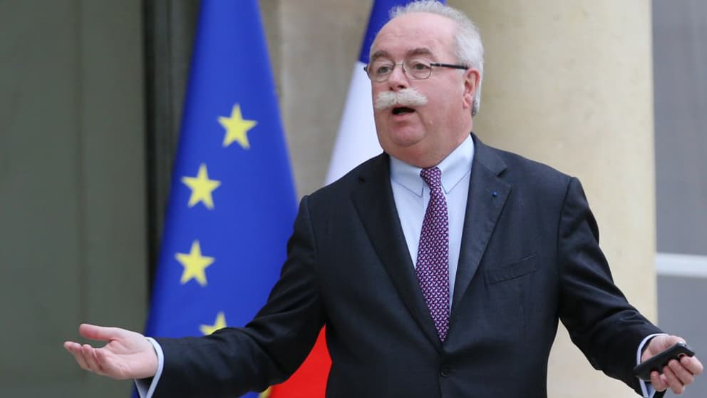 Christophe de Margerie, PDG de Total, décède dans un accident d'avion à l'aéroport international de Vnoukovo, alors qu'il rentrait à Paris