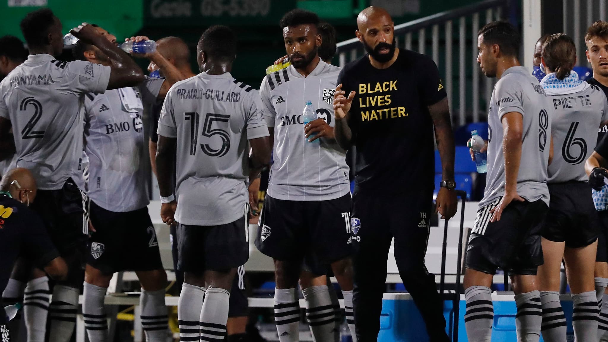Thierry Henry (en noir) avec ses joueurs de Montréal lors du tournoi "MLS is Back" en juillet 2020