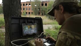 Roubik, un pilote de drone ukrainien, tente de faire gagner, à lui et ses brigade, des points en ne ratant pas sa cible.