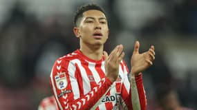 Jobe Bellingham en train d'applaudir les fans de Sunderland après un match de Championship, le 12 février 2025