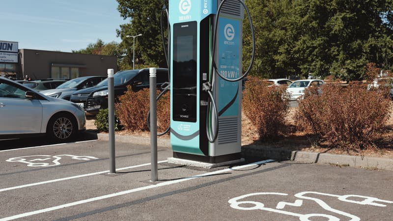 Pas toujours correctement sécurisées, les bornes de recharge des véhicules électriques commencent à faire le bonheur des hackers