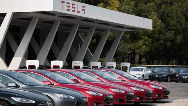 Pour Elon Musk, patron de Tesla, l'arrivée d'une voiture signée Apple serait "génial" pour l'industrie de la voiture électrique.