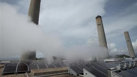 Les Emirats arabes unis, l'Australie et les Etats-Unis sont les trois principaux pays émetteurs de gaz à effet de serre, selon un indice publié mercredi qui combine émissions actuelles et rejets historiques. /Photo d'archives/REUTERS/Tyrone Siu