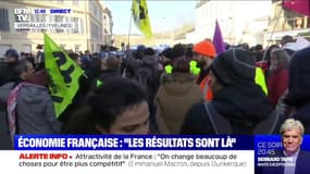 Des manifestants se sont réunis à Versailles où Emmanuel Macron doit rejoindre le sommet Choose France