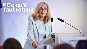 Nicole Belloubet, ministre démissionnaire de l'Éducation nationale, lors d'une conférence de presse à Paris le 27 août 2024