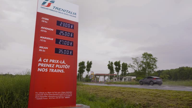 "À ce prix-là, prenez plutôt nos trains": Trenitalia surfe sur la flambée de l'essence avec un vrai-faux totem de prix installé sur une route départementale