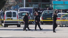 Les policiers sur les lieux de la prise d'otages à Trèbes, le 23 mars 2018. - Raymond Roig - AFP