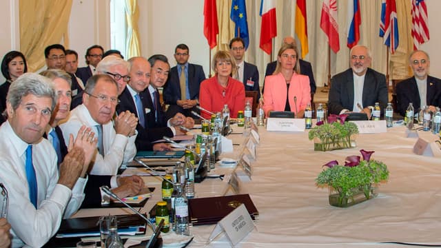 Les dirigeants iraniens, américains, européens et chinois dans la dernière ligne droite des négociations, le 6 juillet 2015, à Vienne.