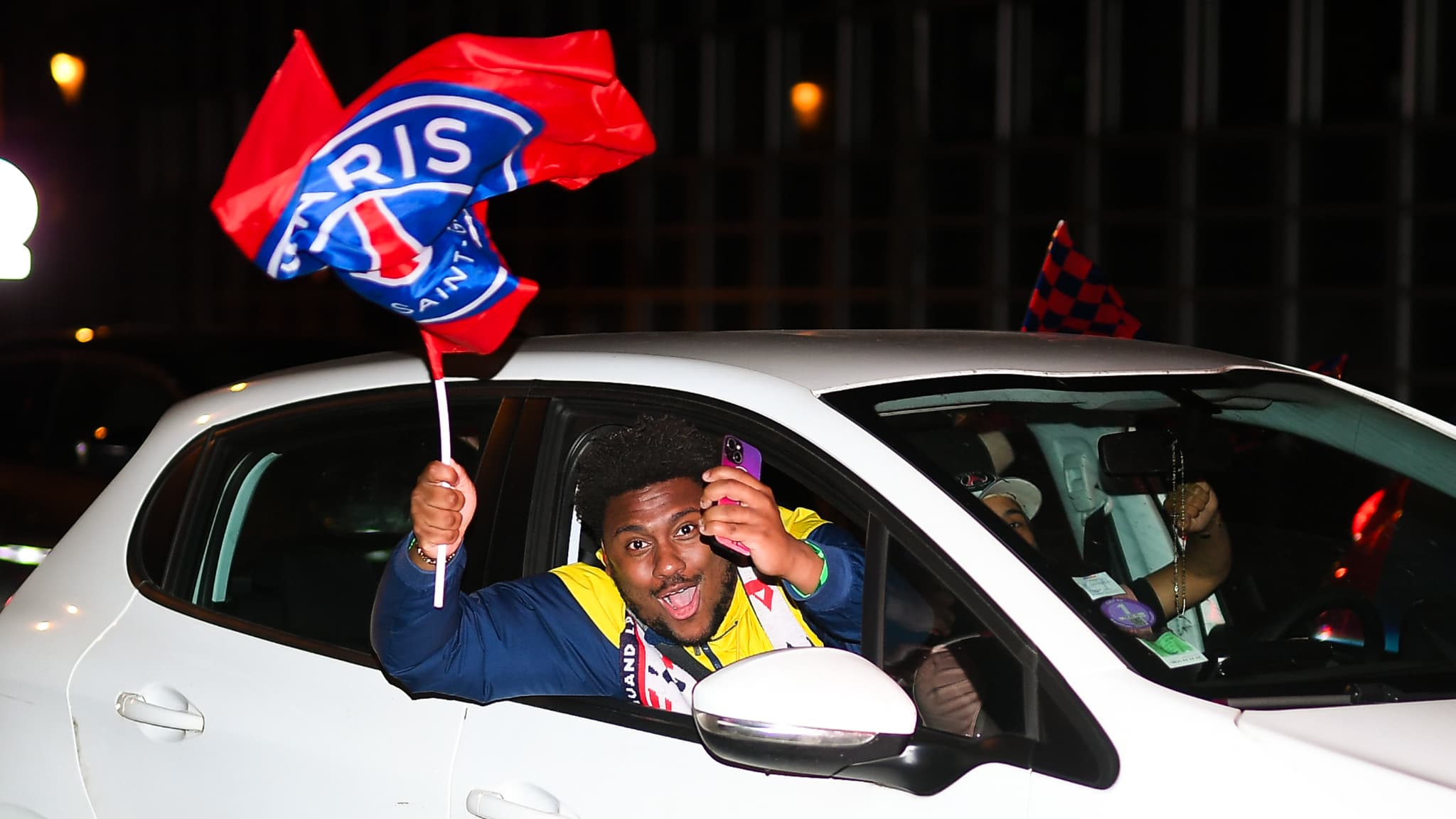Un supporter du PSG après la qualification contre Arsenal en Ligue des champions, le 7 mai 2025 Un supporter du PSG après la qualification contre Arsenal en Ligue des champions, le 7 mai 2025