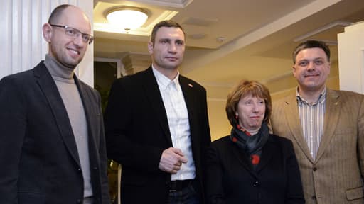 Les leaders de l'opposition ukrainienne en présence de Catherine Ashton, représentante de l'Union européenne pour les Affaires étrangères le 10 décembre 2013.