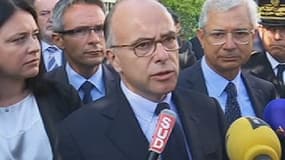 Le ministre Bernard Cazeneuve, lundi, à Rosny-sous-Bois