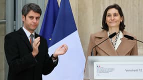 Gabriel Attal et Amélie Oudéa-Castéra lors de la passation de pouvoir au ministère de l'Éducation nationale le 12 janvier 2024