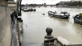 La Seine continue de monter à Paris.