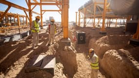 Site de construction d'une usine de traitement du gaz issu du torchage, près de Bassora, dans le sud de l'Irak, le 11 février 2022
