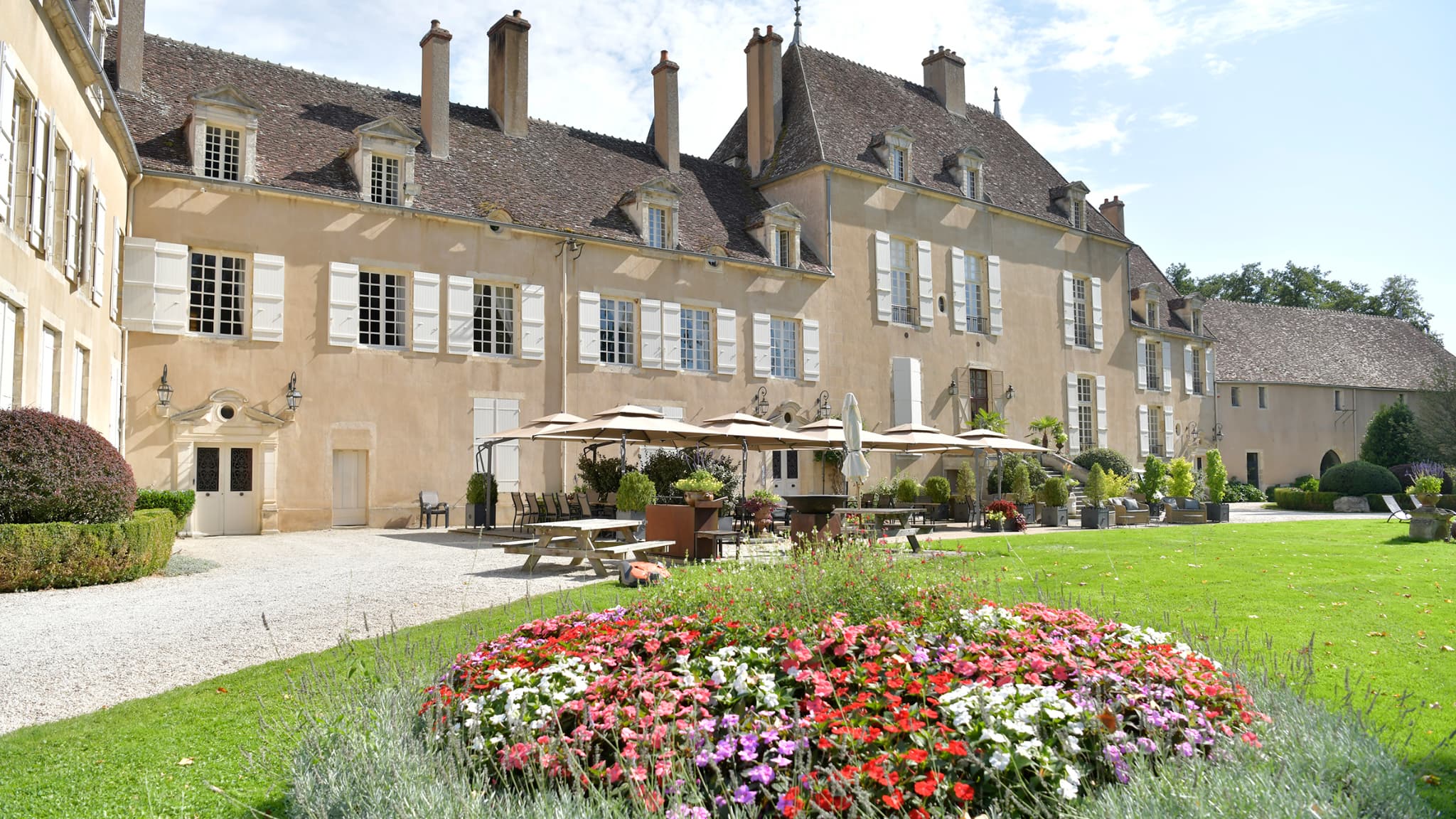 Le Château de Vault-de-Lugny Le Château de Vault-de-Lugny