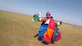 En Iran, cette parachutiste veut prouver qu'elle est aussi forte qu'un homme