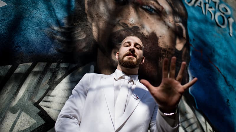 Le candidat à la présidentielle serbe, Luka Maksimovic, alias "Beli".