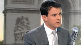 Manuel Valls "écoeuré des critiques" à l'égard de François Hollande - 03/05