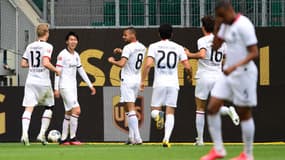 Les joueurs de l'Eintracht Francfort lors d'un match contre Wolfsburg, le 30 mai 2020