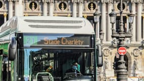 "Prendre un bus sans attente excessive relève de plus en plus de l'exploit", déplore l'association d'usagers FNAUT Ile-de-France
