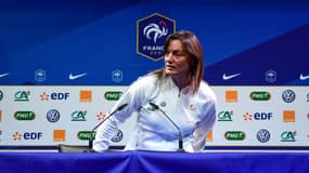 Corinne Diacre en conférence de presse, à Clairefontaine le 22 mai 2019