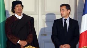 Mouammar Kadhafi et Nicolas Sarkozy le 10 décembre 2007