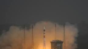 La fusée russe Soyouz a décollé vendredi du centre spatial de Kourou, en Guyane, avec à son bord deux satellites de Galileo, le programme de géolocalisation européen appelé à offrir à l'Europe son indépendance par rapport au GPS américain. /Photo prise le