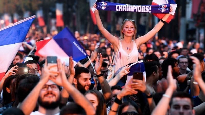La fête pour célébrer la victoire de l'équipe de France a duré une bonne partie de la nuit.