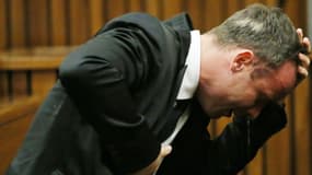 Oscar Pistorius craque à son procès le 7 avril 2014.