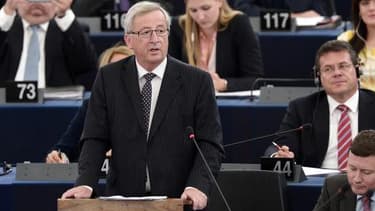 Jean-Claude Juncker accède à la présidence de la Commission européenne.