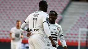 Mbaye Niang (à gauche) et Faitout Maouassa