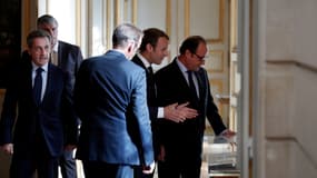 Emmanuel Macron entre François Hollande et Nicolas Sarkozy