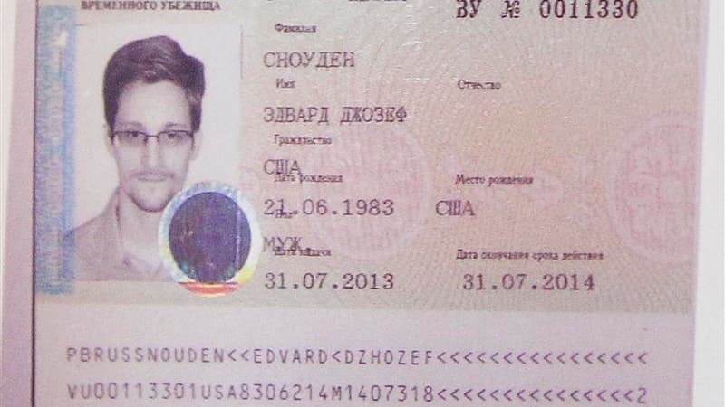 La décision de la Russie d'accorder jeudi l'asile provisoire à Edward Snowden, l'ancien consultant de la NSA, est de nature à peser sur les efforts internationaux en Syrie, en Iran mais aussi sur le désarmement nucléaire. /Phot oprise le 1er août 2013/REU