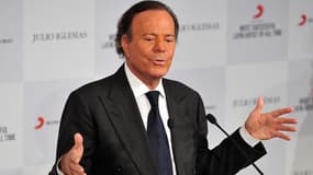 Le chanteur espagnol Julio Iglesias lors d'une conférence à Londres en mai 2014.