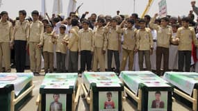 Des enfants yéménites le 13 août dernier aux funérailles des enfants morts dans le raid de la coalition.