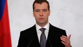 Le président russe Dmitri Medvedev a annoncé jeudi une réforme du système politique, prévoyant notamment l'élection au scrutin direct des gouverneurs régionaux actuellement nommés par le Kremlin. /Photo prise le 22 décembre 2011/REUTERS/Sergei Karpukhin