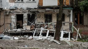 Les rues de Sievierodonetsk après un bombardement, le 18 mai 2022. 