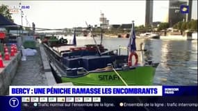 Bercy: une péniche collecte les encombrants