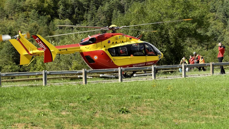 Un hélicoptère dans les Alpes-Maritimes.