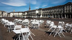 Des terrasses de bars et restaurants désertes à Turin, le 17 mars 2021 en Italie