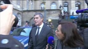 Premier jour du procès Cahuzac: des journalistes et une main sur la figure