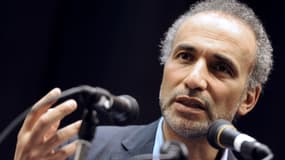 Le théologien suisse Tariq Ramadan, le 4 mars 2012 lors d'une conférence à Nanterre. 