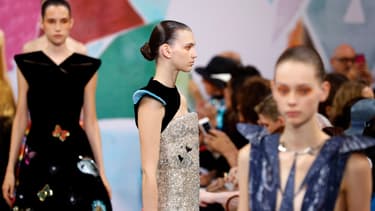 Depuis 2013, Schiaparelli défilait pour la haute couture en tant que membre invité.