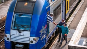 SNCF : un conducteur et un contrôleur de train sur une ligne RER à Hazebrouck (Nord) - ILLUSTRATION