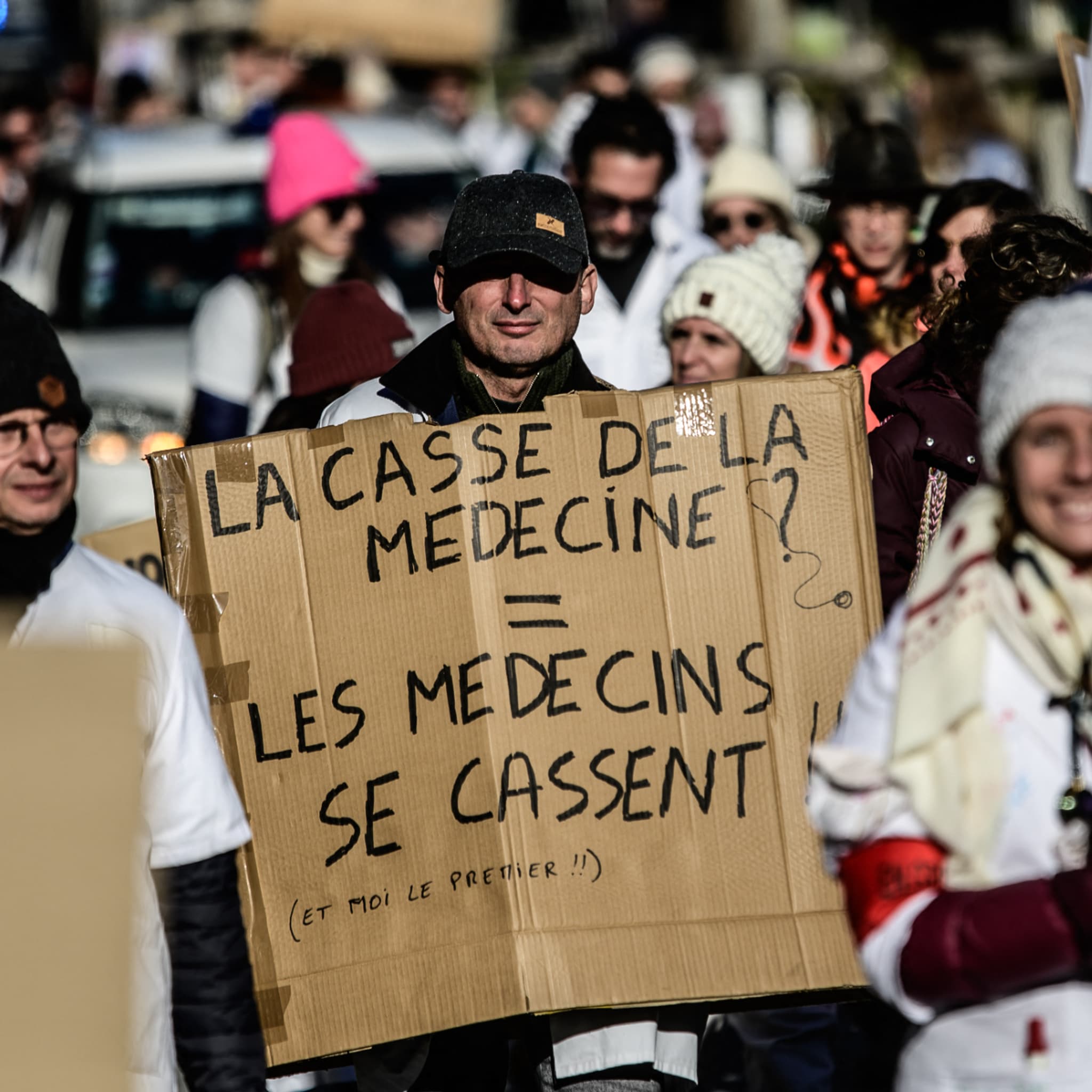 Nous voulons défendre notre liberté": très remontés, les médecins libéraux  manifestent ce samedi à Paris