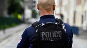 La police municipale sur les lieux de la mort d'un homme à Aubervilliers en Seine-Saint-Denis, le 19 juin 2024