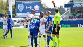Burak Yilmaz et Renato Sanches protestant contre l'arbitrage à Troyes