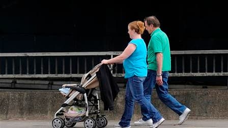 Un rapport de l'Inspection générale des Affaires sociales (Igas) propose de créer en France un "congé d'accueil de l'enfant" de deux mois au total, réparti à parts égales entre la mère et le père, afin d'impliquer davantage les pères dans la vie familiale