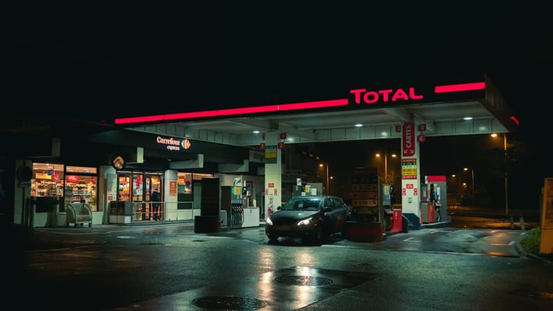 Les raffineurs profitent-ils de la crise du carburant? "Leurs revenus vont augmenter avec le prix du baril"